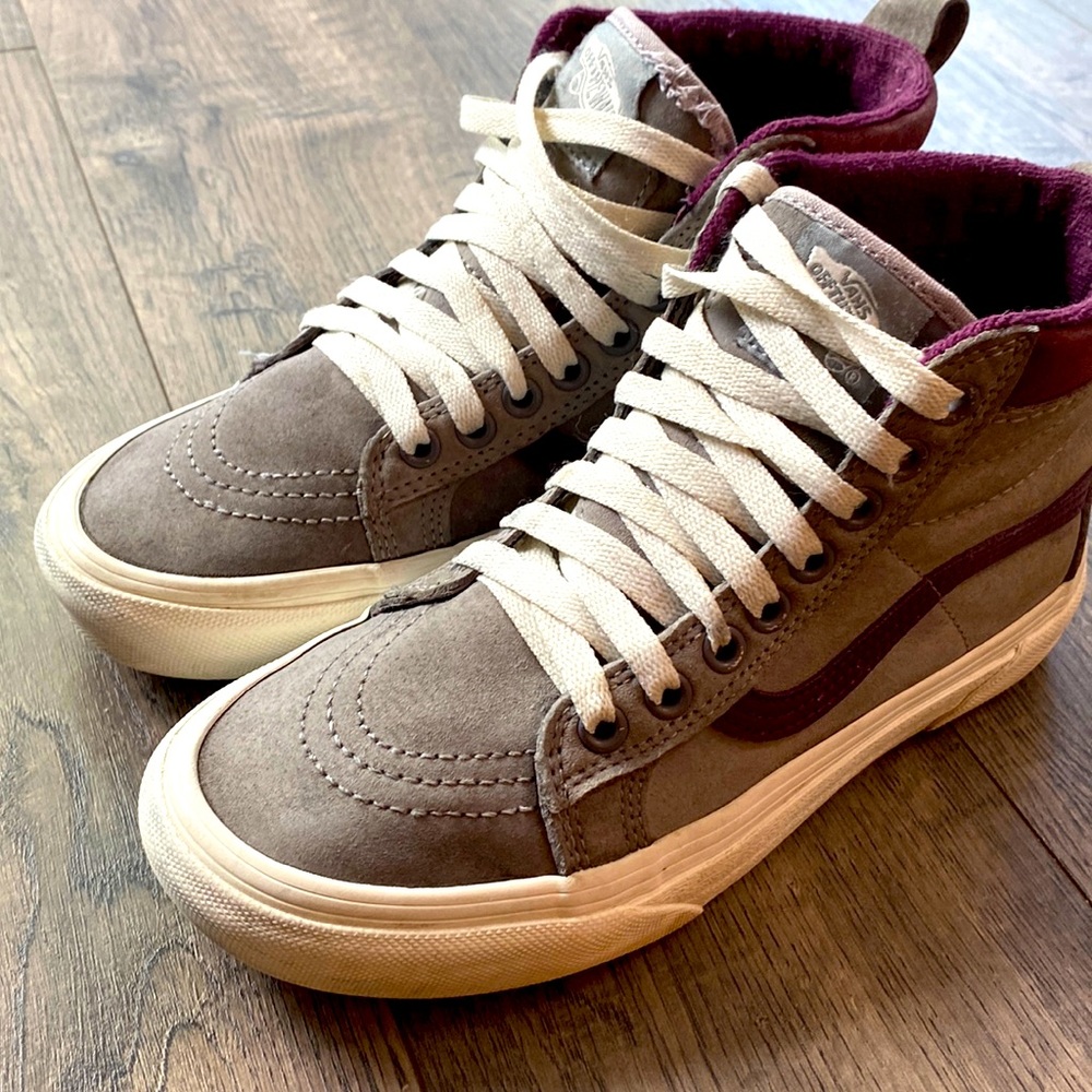 • VANS Winter Women size 6.5, Men size 5